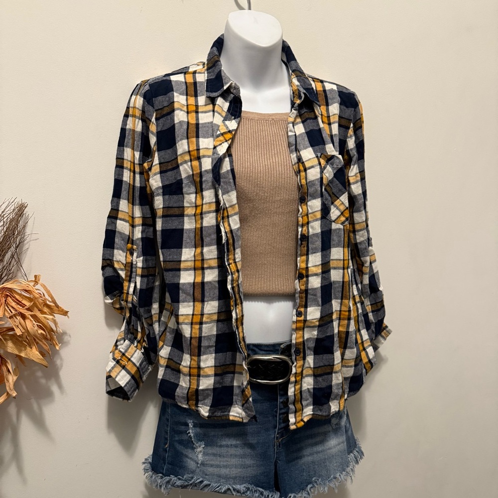 Grunge plaid flannel button down Shirt with roll up sleeve button 🍂🍁